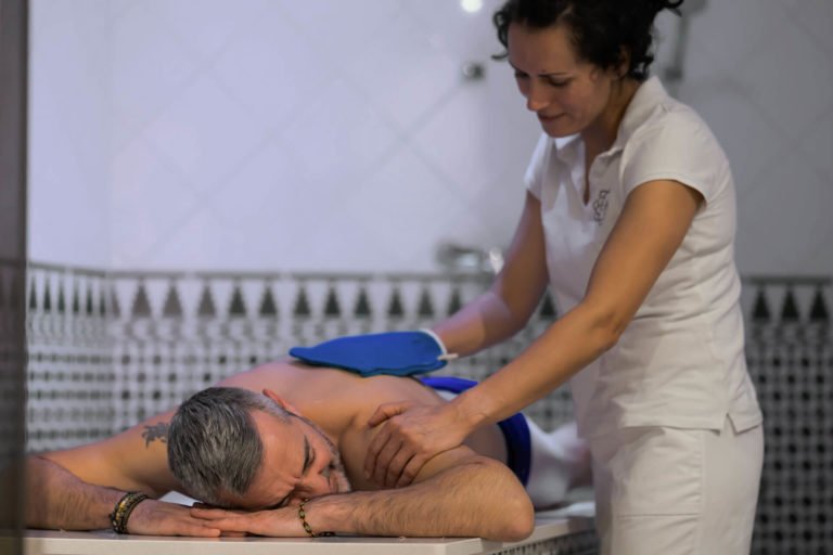 Hammam-Zineb-Masaje-Guante-Kessa